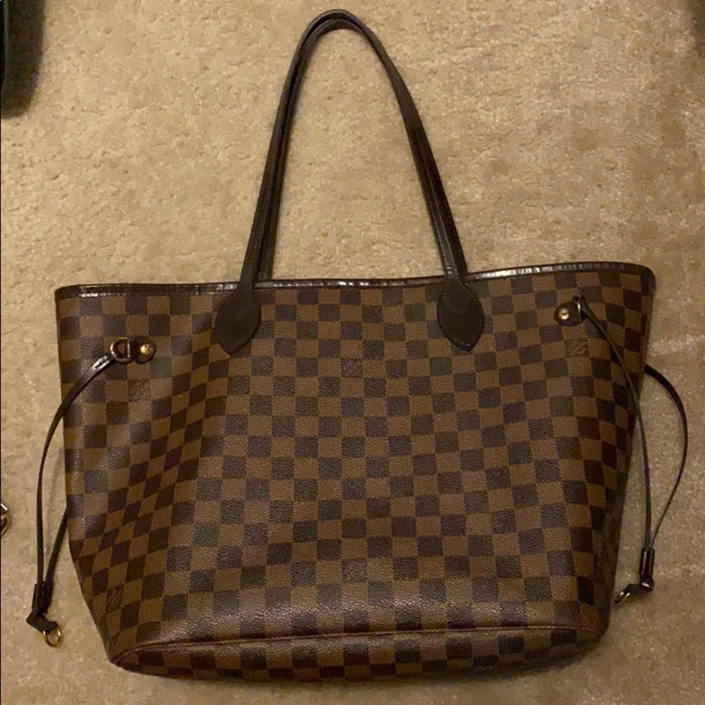 Louis Vuitton neverfull MM no wristlet